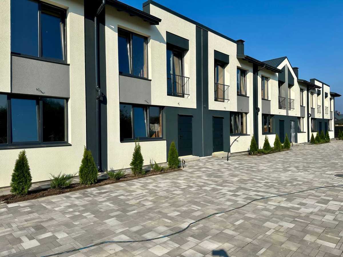 Продам 3-к квартиру Фастівський, Гатне, Святопетровського, 34. 