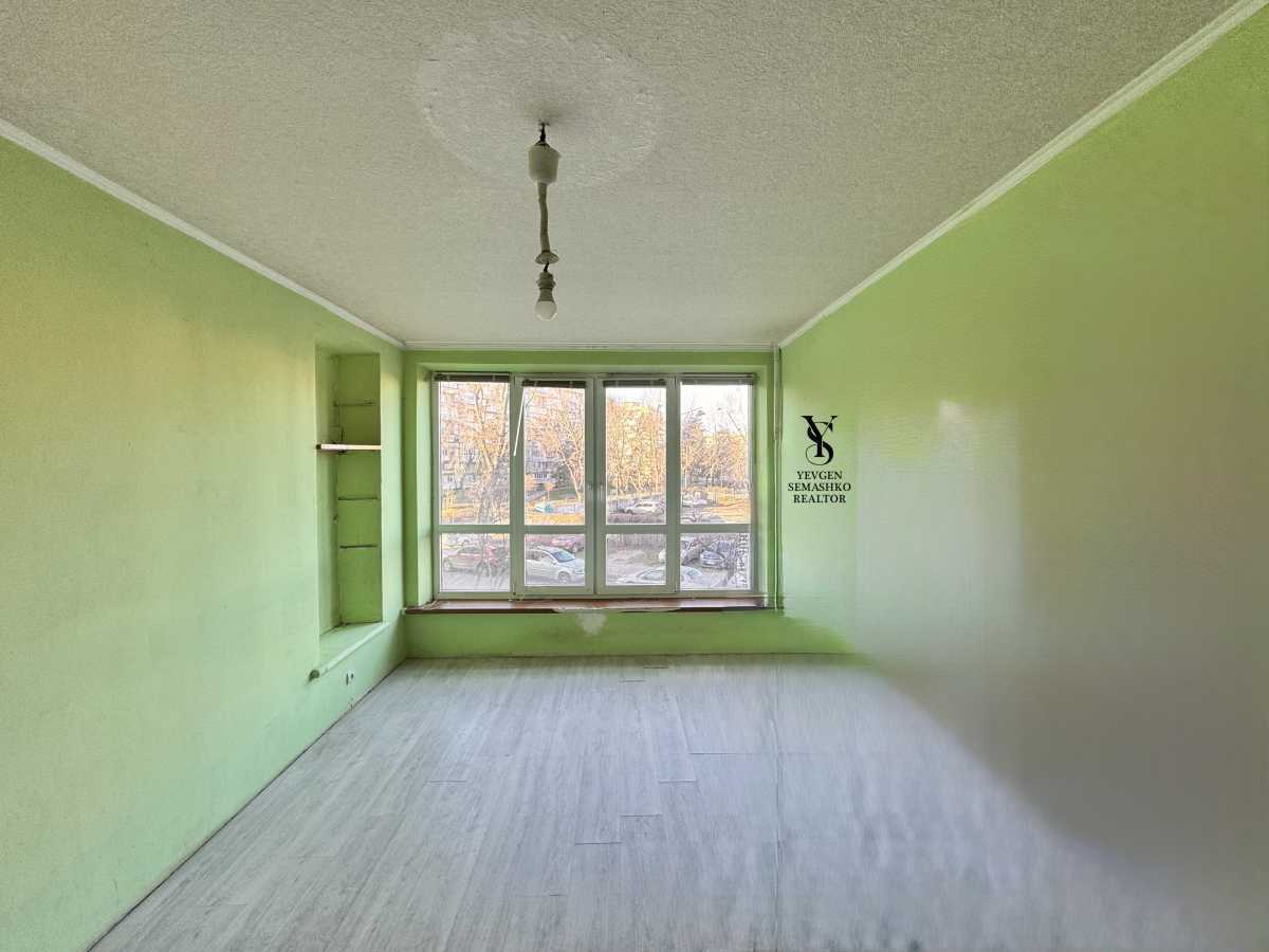 Продам 1-к квартиру Київ, Деснянський, вул. Мілютенка, 17а. 