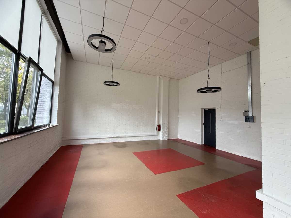 Здам довгостроково  офісне приміщення Київ, Солом`янський, вул. Польова, 21. 