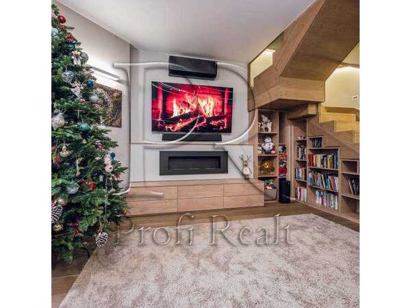 Продам 3-к квартиру Києво-Святошинський, Софіївська Борщагівка, Яблунева вулиця, 15. 