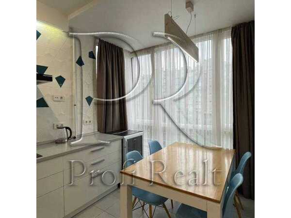 Продам 3-к квартиру Київ, Голосіївський, вул. Метрологічна, 109. 