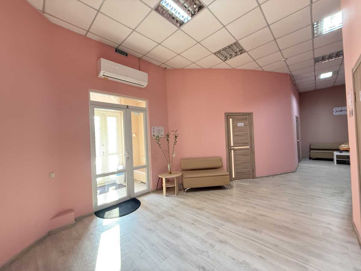 Здам довгостроково  приміщення вільного призначення Київ, Дарницький, вул. Срібнокільська, 12. 