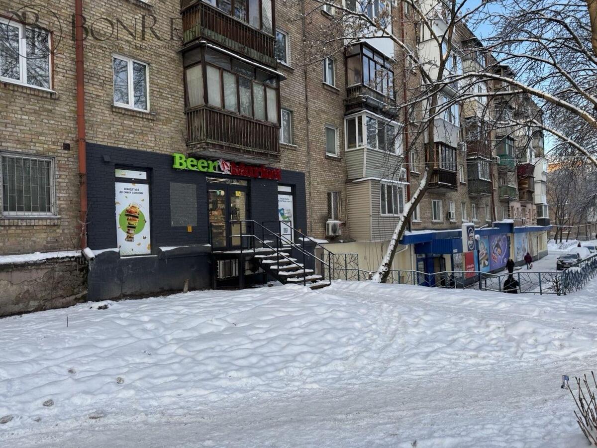 Оренда, Торгове, Фасад, вул. Ольжича, 50.2м2.