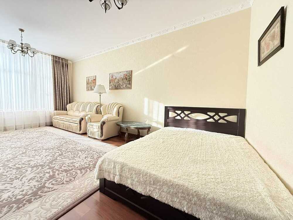 Здам довгостроково 1-к квартиру Київ, Шевченківський, вул. Парково-Сирецька, 4В. 