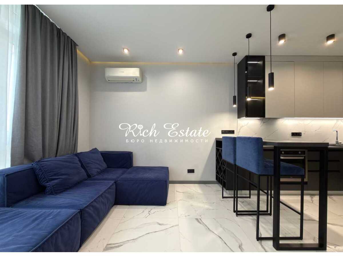 Здам довгостроково 3-к квартиру Київ, Печерський, вул. Предславинська, 57. 