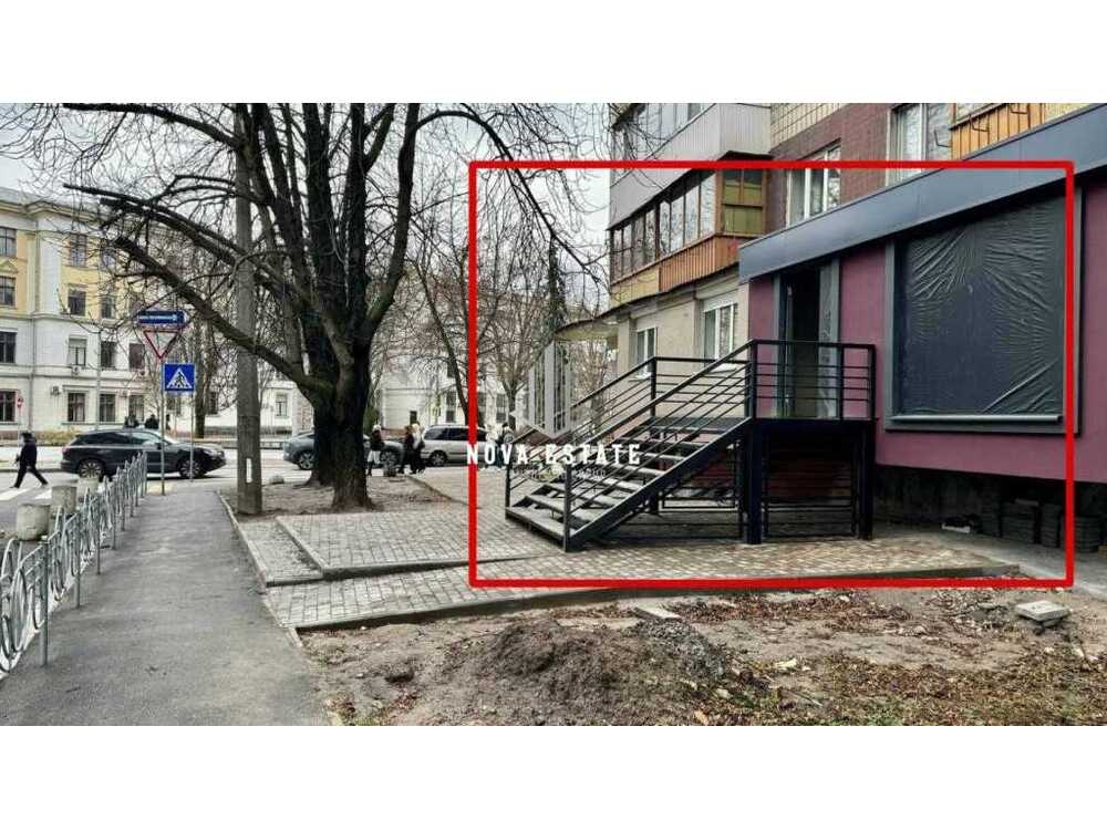 Здам довгостроково  торгову площу Київ, Печерський, пров. Микільський, 1. 