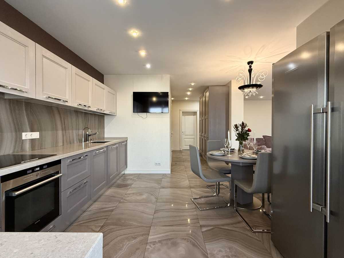 Продам 3-к квартиру Київ, Голосіївський, просп. Голосіївський, 30Б. 