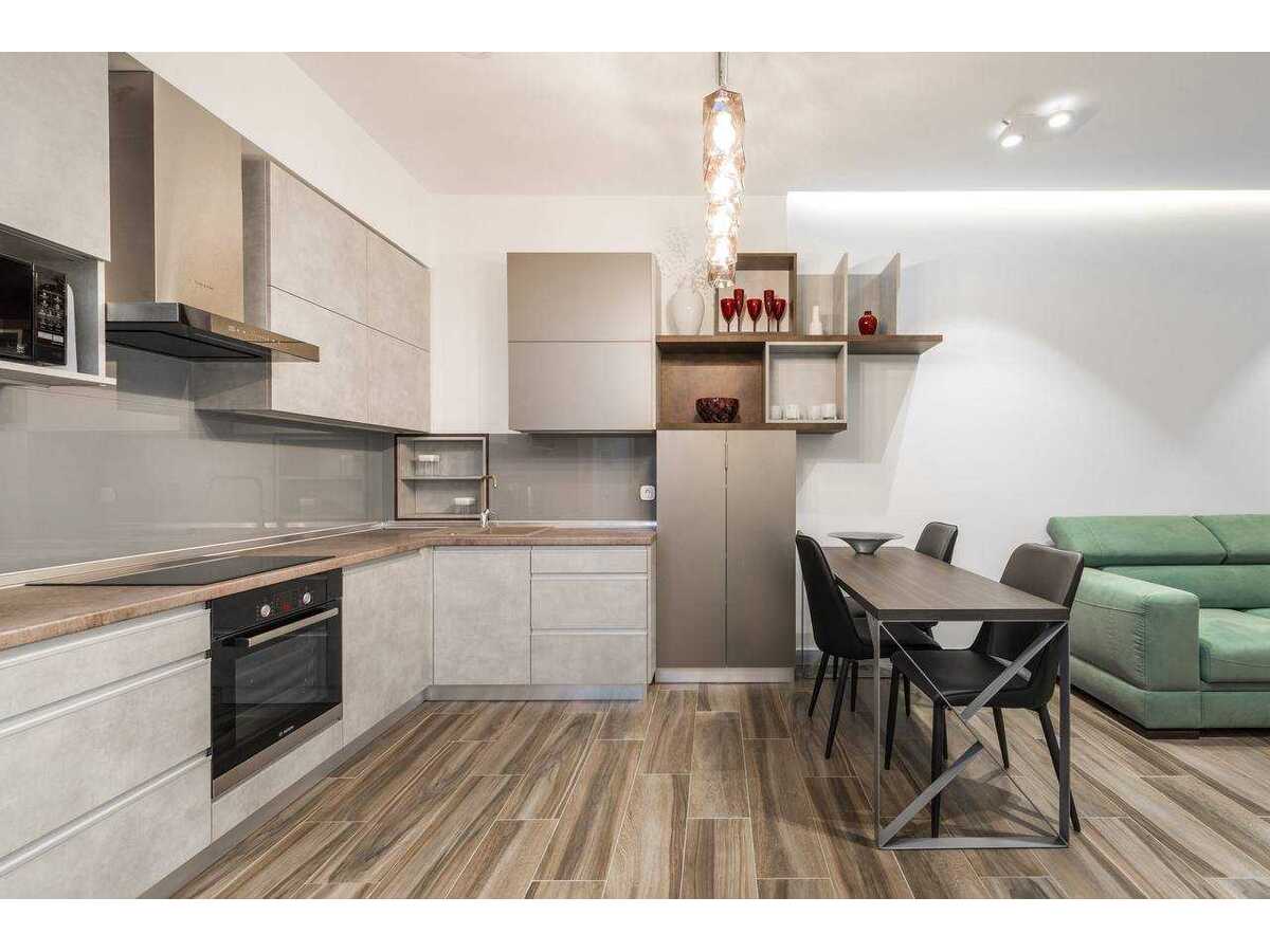 Здам довгостроково 1-к квартиру Київ, Печерський, вул. Джона Маккейна, 7. 