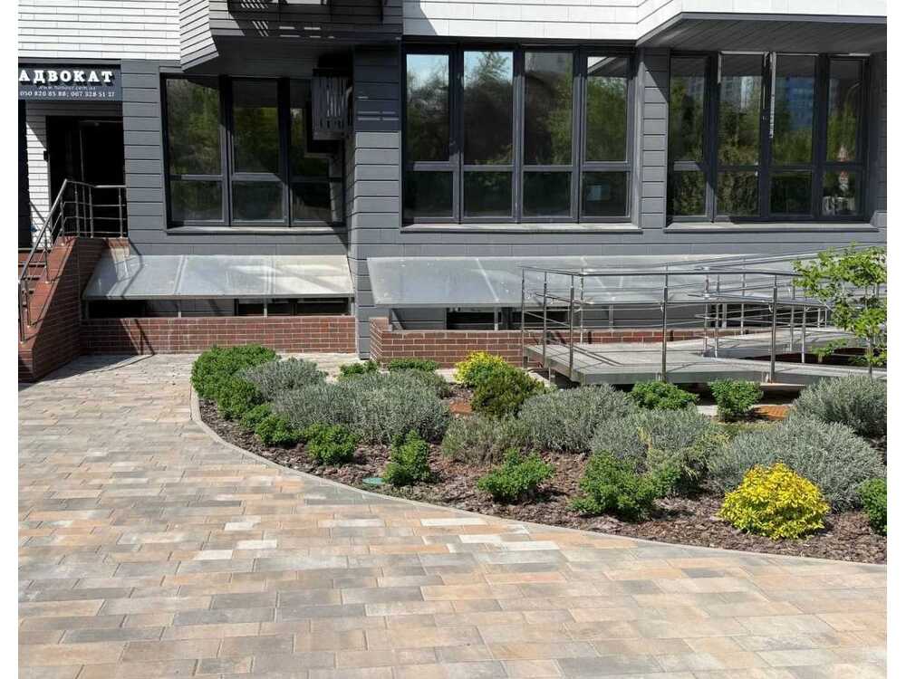 Продам  офісне приміщення Київ, Голосіївський, вул. Костанайська, 13. 