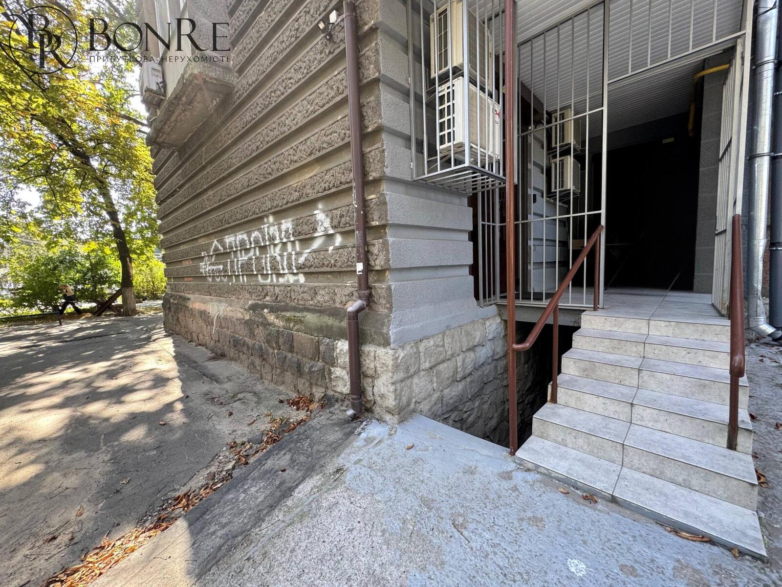 Оренда, Торгове, Фасад, пр-т Берестейский, 94м2. БЕЗ%