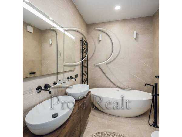 Продам 3-к квартиру Києво-Святошинський, Софіївська Борщагівка, Яблунева вулиця, 15. 