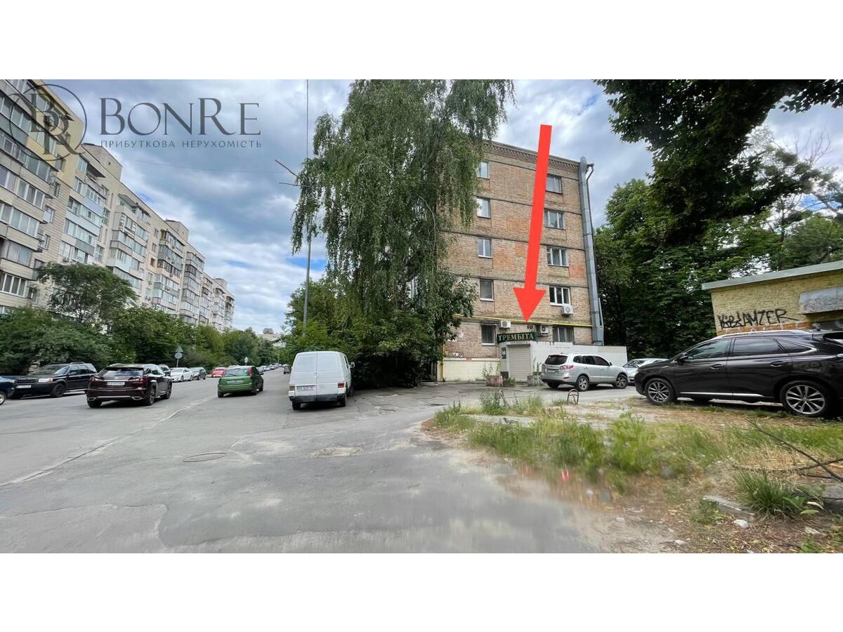 Продаж торгового приміщення по вул. Карела Чапека, 256м2.