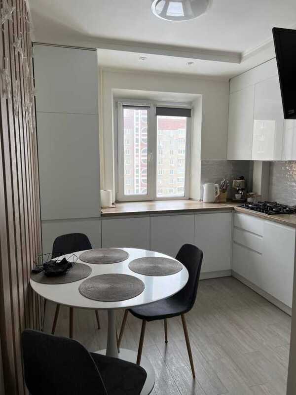 Продам 2-к квартиру Київ, Деснянський, вул. Оноре де Бальзака, 92. 