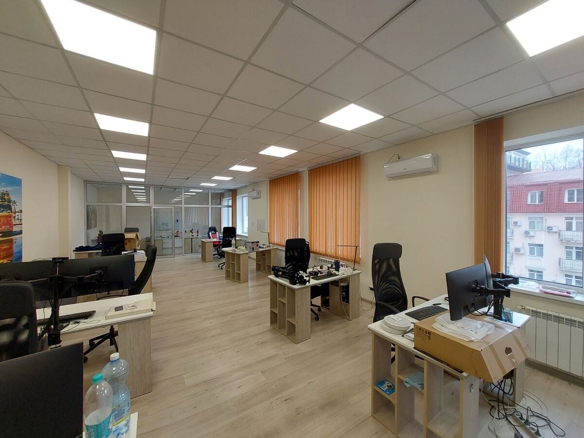 Оренда офісу 102 кв.м., в БЦ, вулиц Глибочицька 40