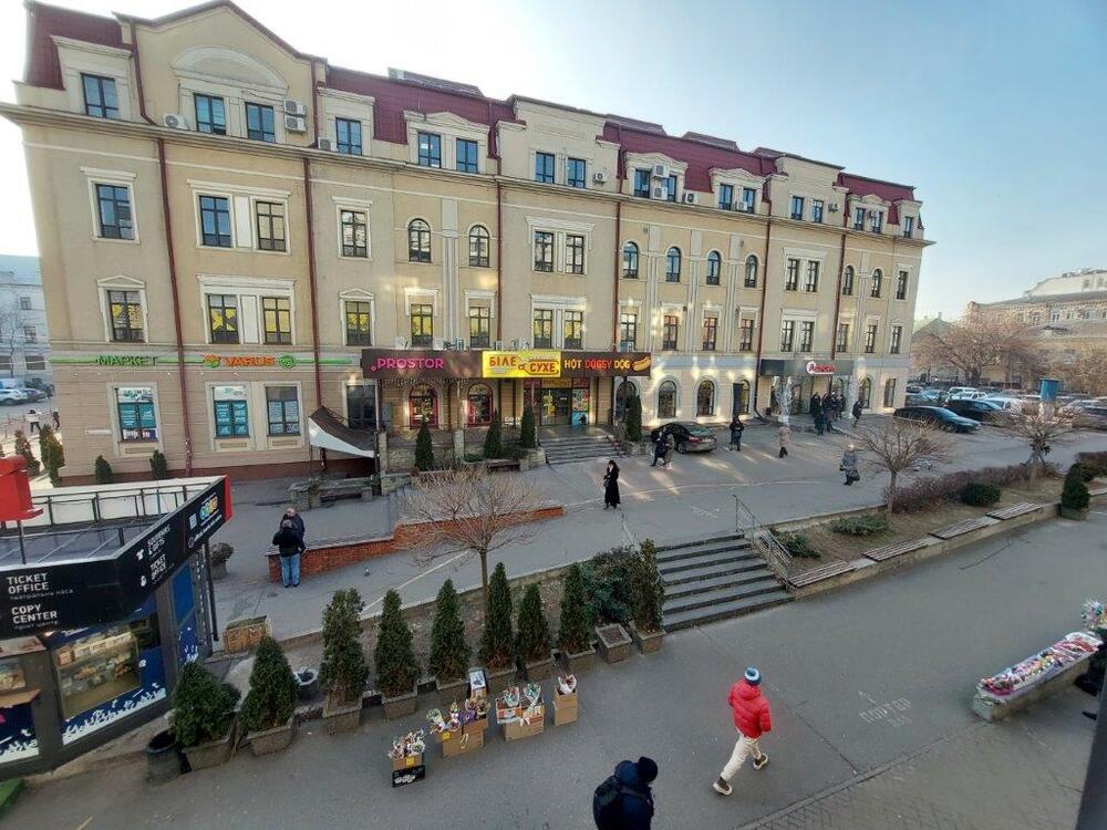 Оренда фасадного приміщення на Контрактовій площі (190 м2)