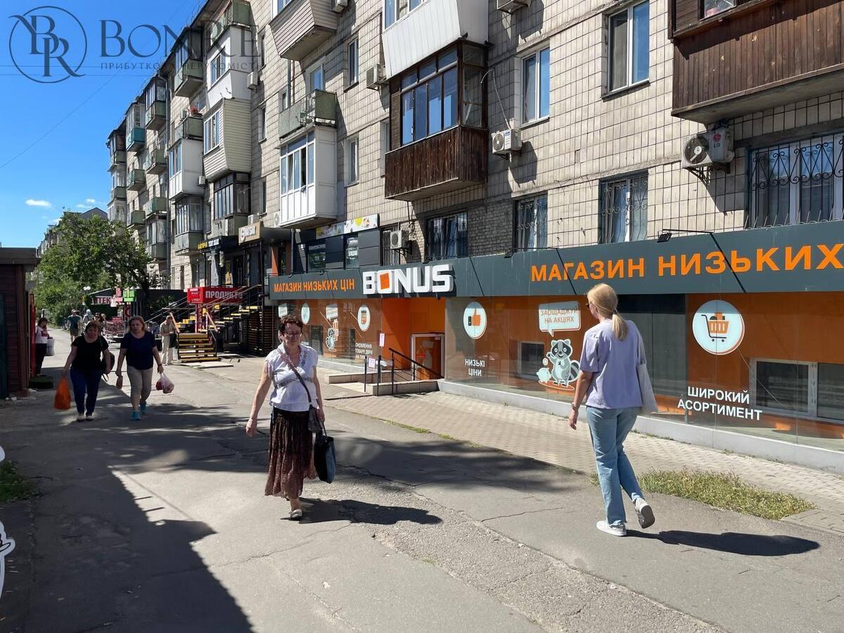 Оренда, Фасад, Торгове на пр-т. Соборності 7м2, Обмін Валют