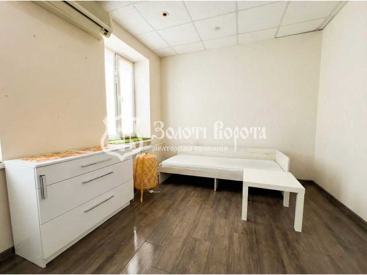 Продам 1-к квартиру Київ, Печерський, вул. Чигоріна, 61. 