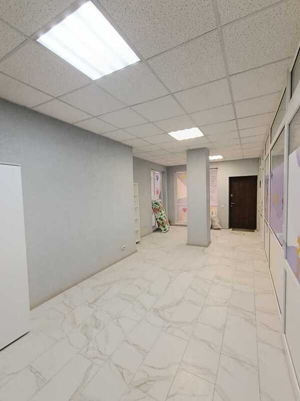 Продам  офісне приміщення Київ, Дарницький, вул. Євгена Харченка, 47. 