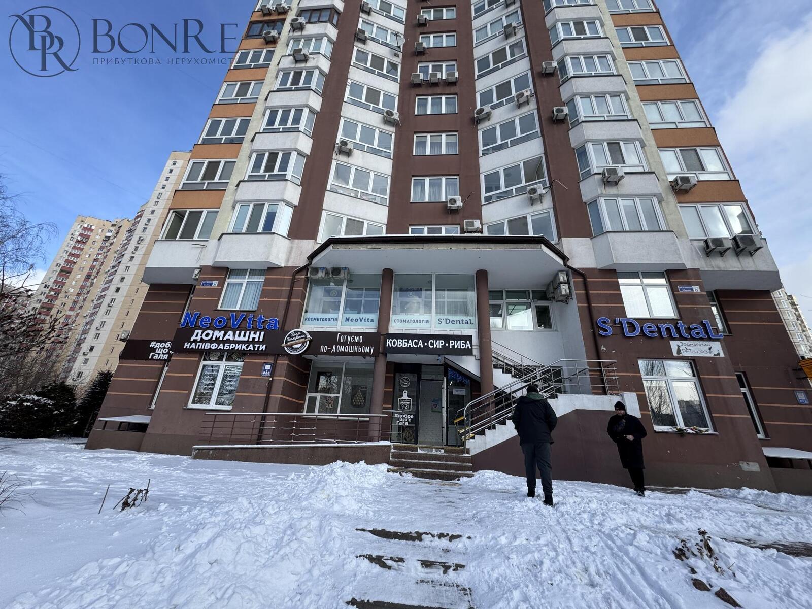 Оренда, Торгове, Фасад, вул. Анни Ахматової, 62м2.