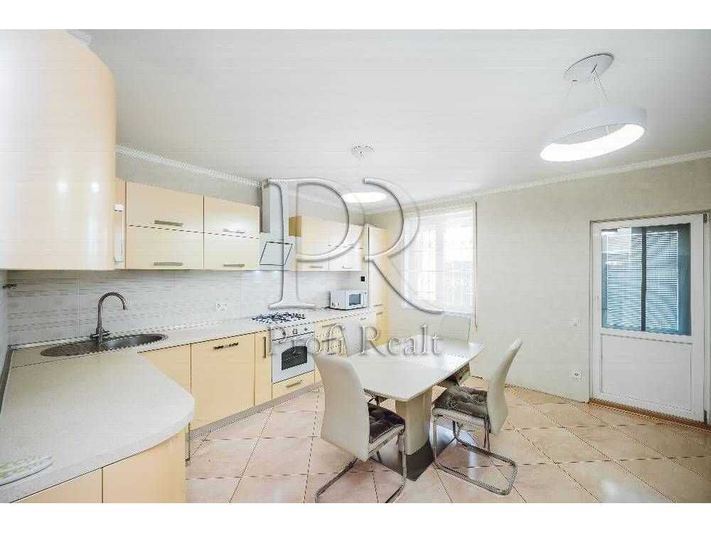 Продам 4-к таунхаус Бучанський, Святопетрівське, Незалежності вулиця. 