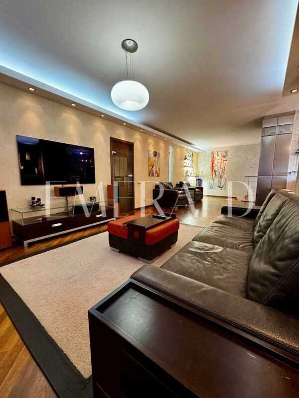 Здам довгостроково 3-к квартиру Київ, Дарницький, вул. Анни Ахматової, 13. 