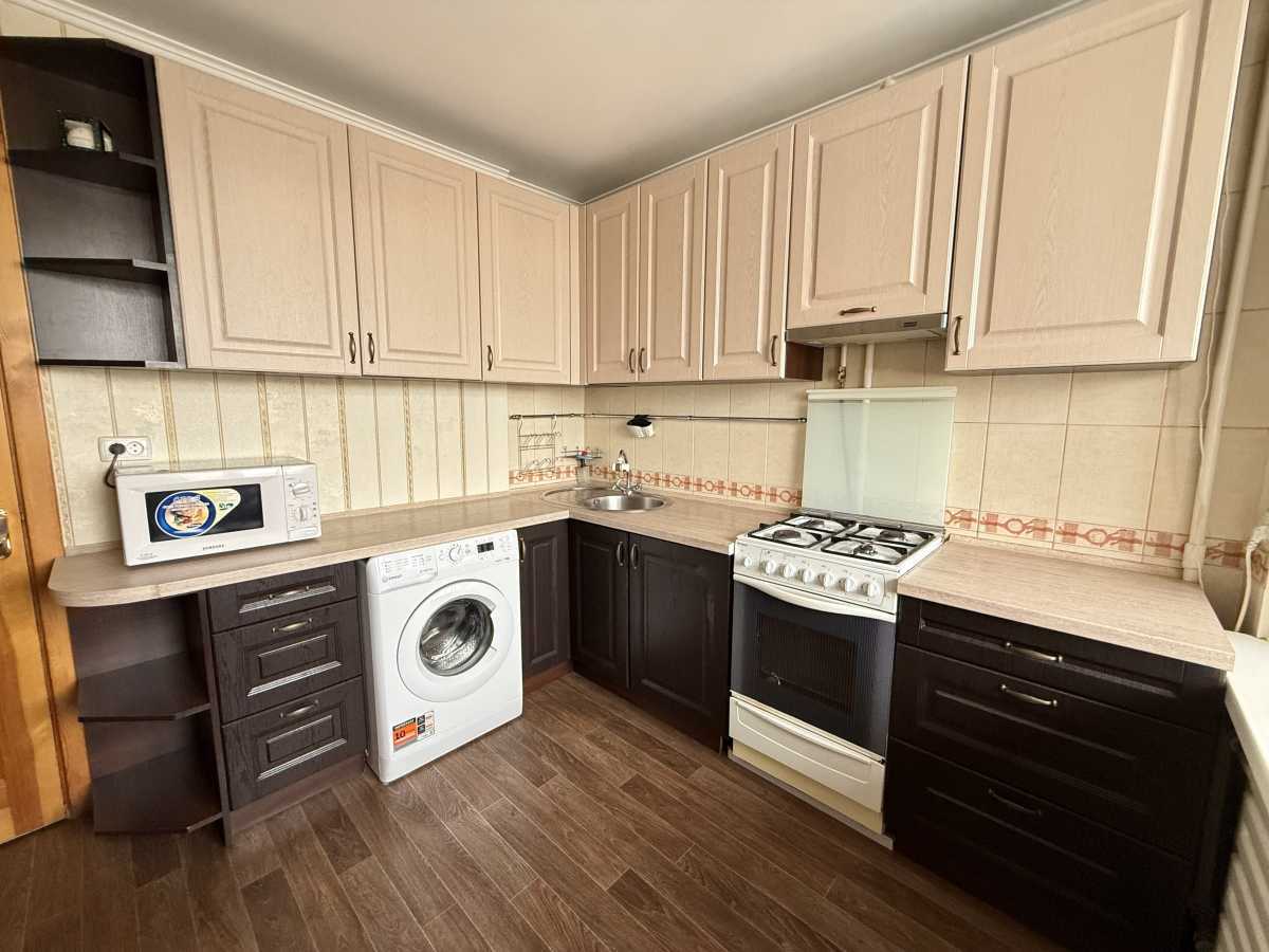 Продам 1-к квартиру Київ, Деснянський, вул. Шолом-Алейхема, 8. 