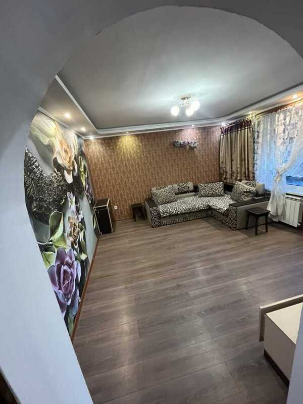 Здам довгостроково 1-к квартиру Броварський, Бровари, Грушевського, 27. 