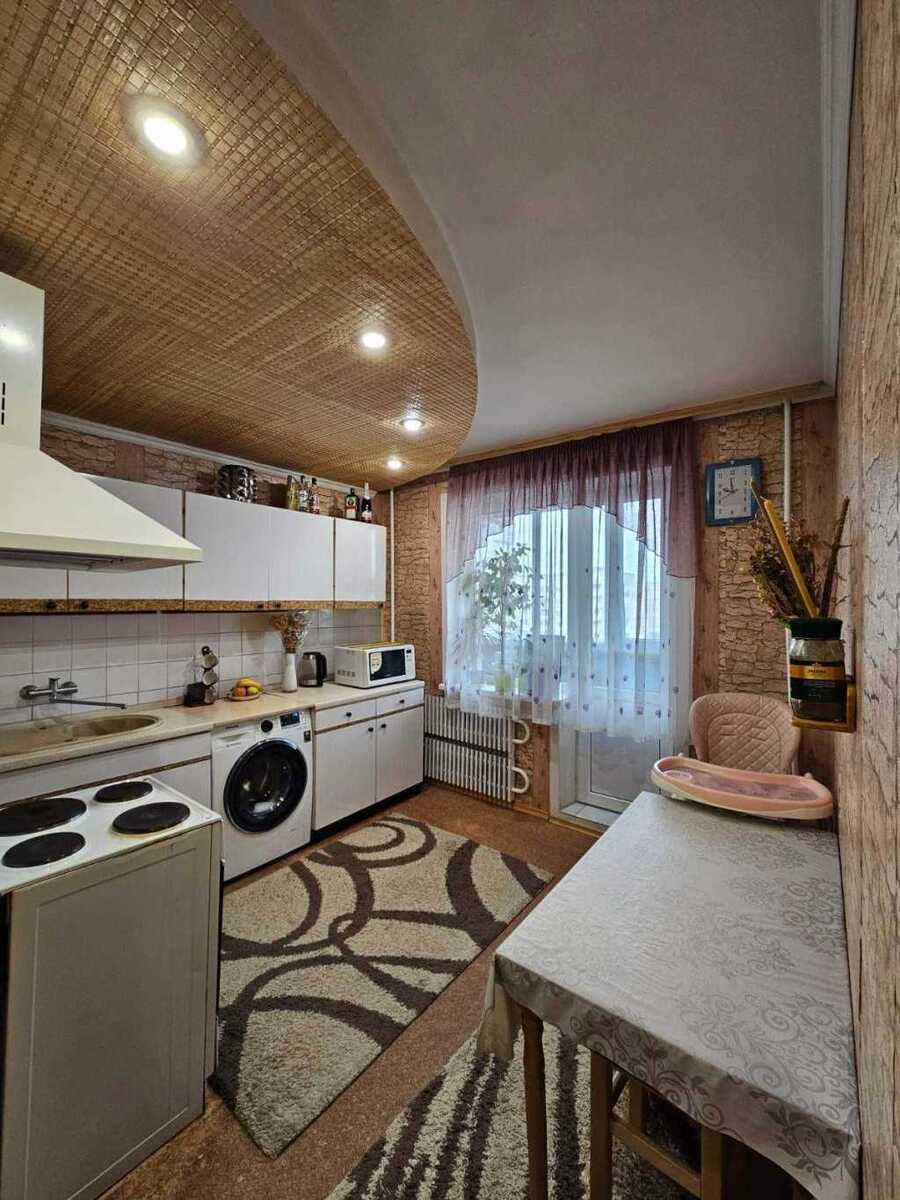 Продам 2-к квартиру Дніпро, Шевченківський, Тополь-2, 33. 