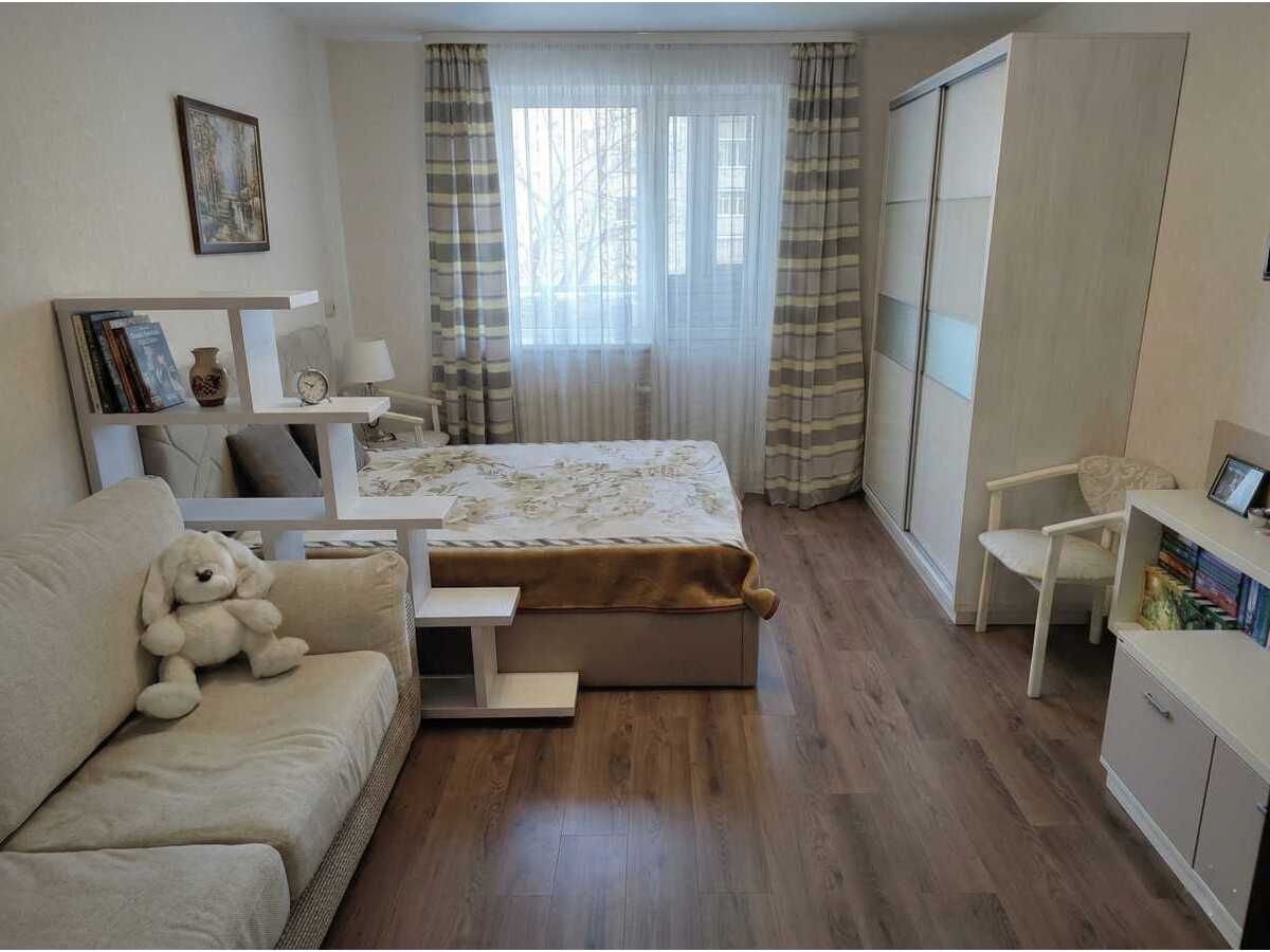 Продам 1-к квартиру Київ, Голосіївський, вул. Михайла Ломоносова, 46/1. 