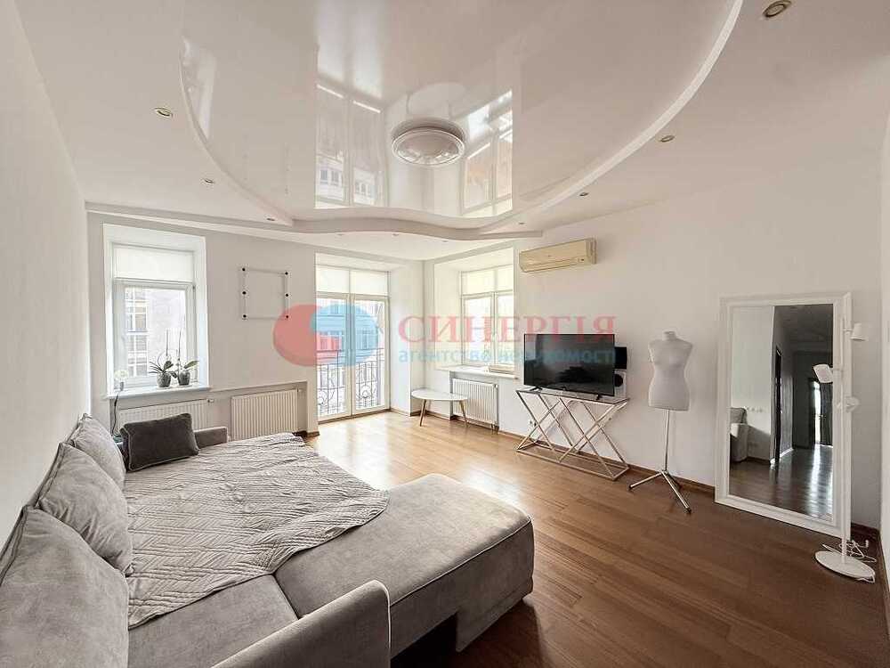 Продам 3-к квартиру Київ, Подільський, вул. Почайнинська, 70. 