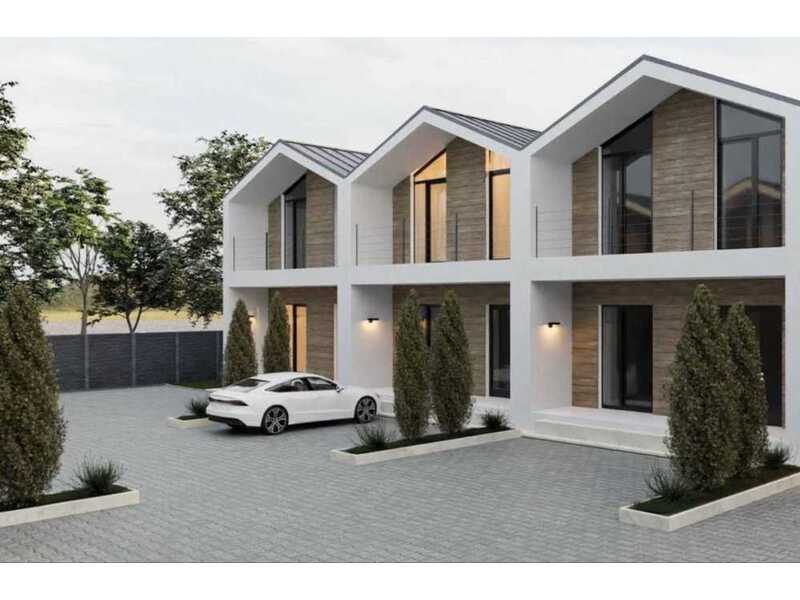 Продам 3-к таунхаус Новомосковський, Новомосковськ, Садовая. 