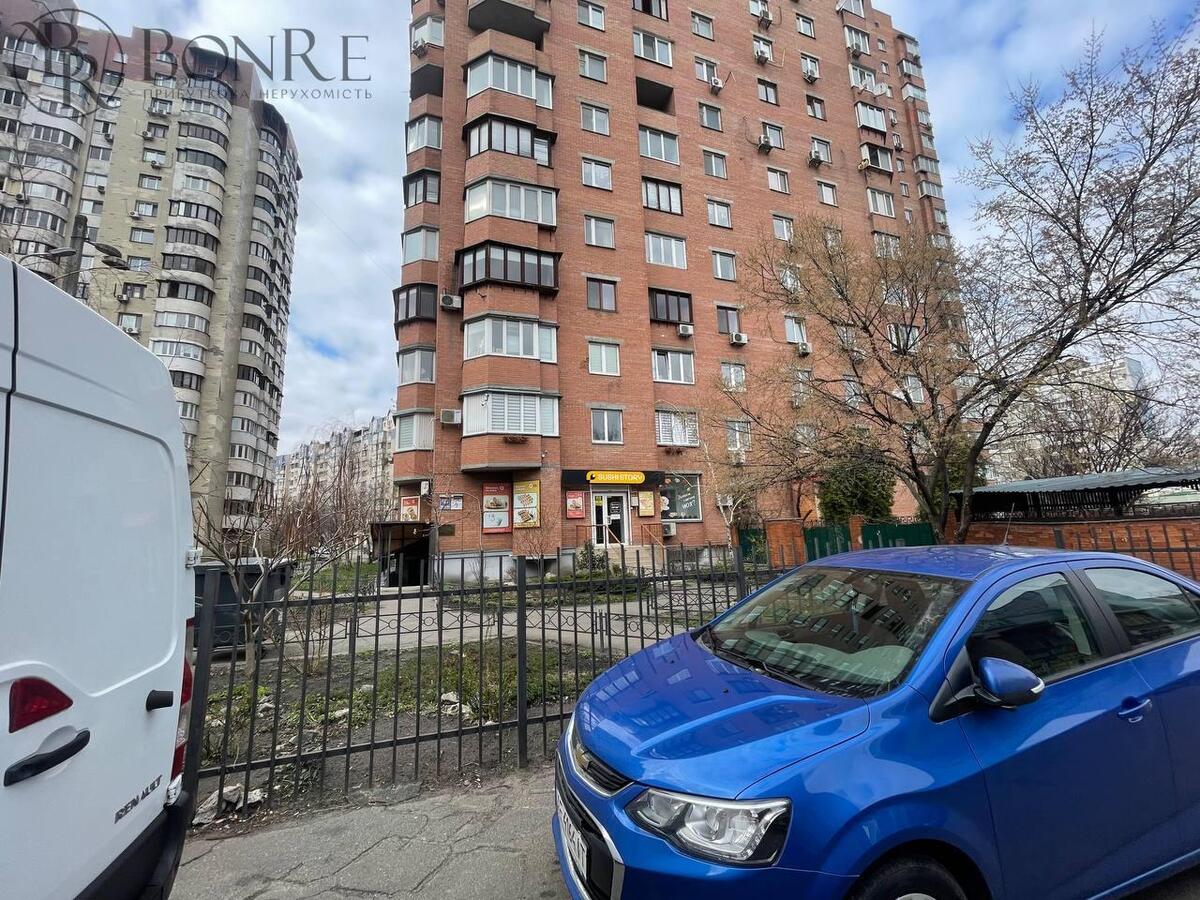 Продаж.Фасад.Торгове приміщення. Анни Ахматової 125м2