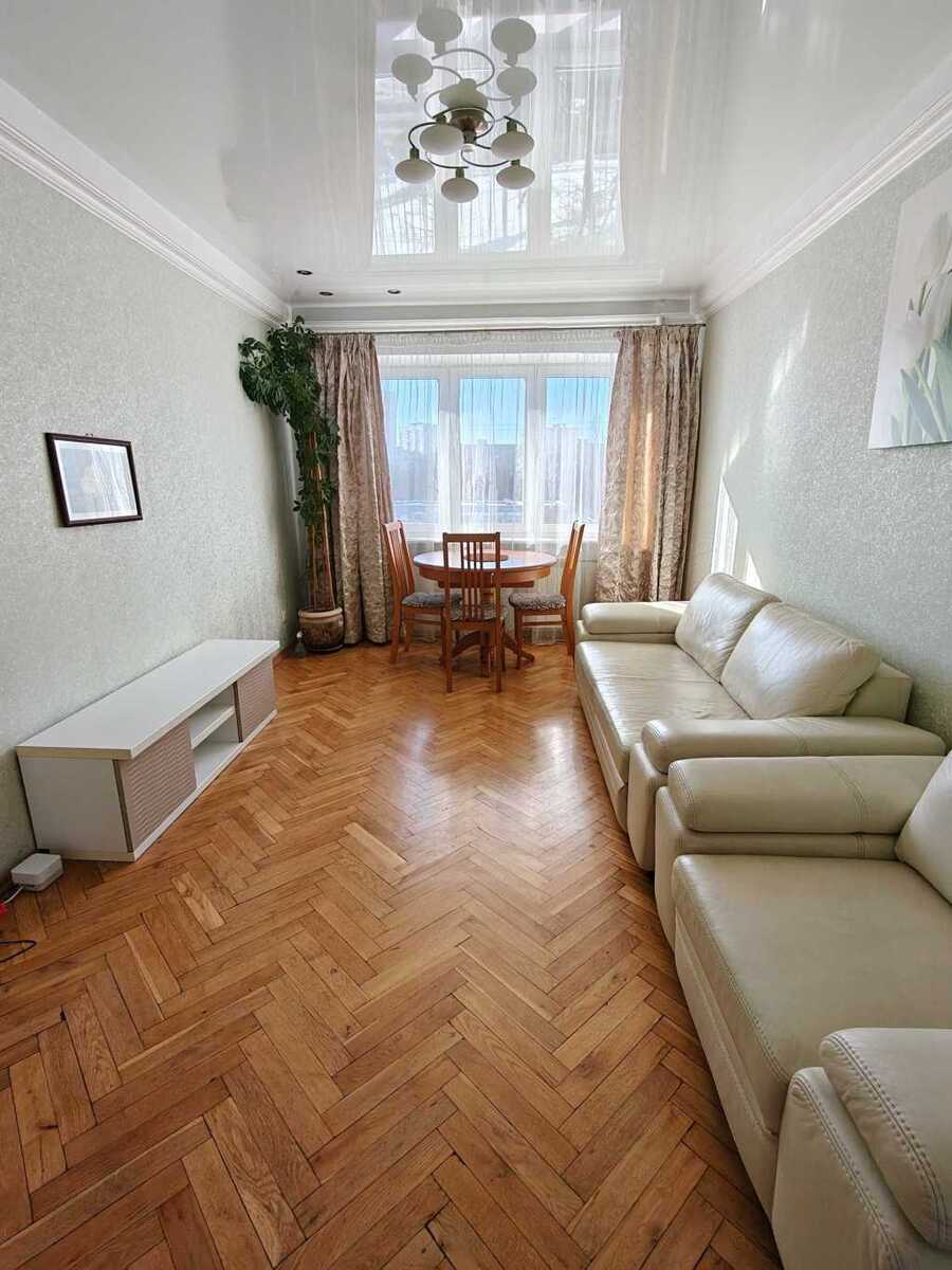 Здам довгостроково 3-к квартиру Київ, Деснянський, вул. Братиславська, 4. 