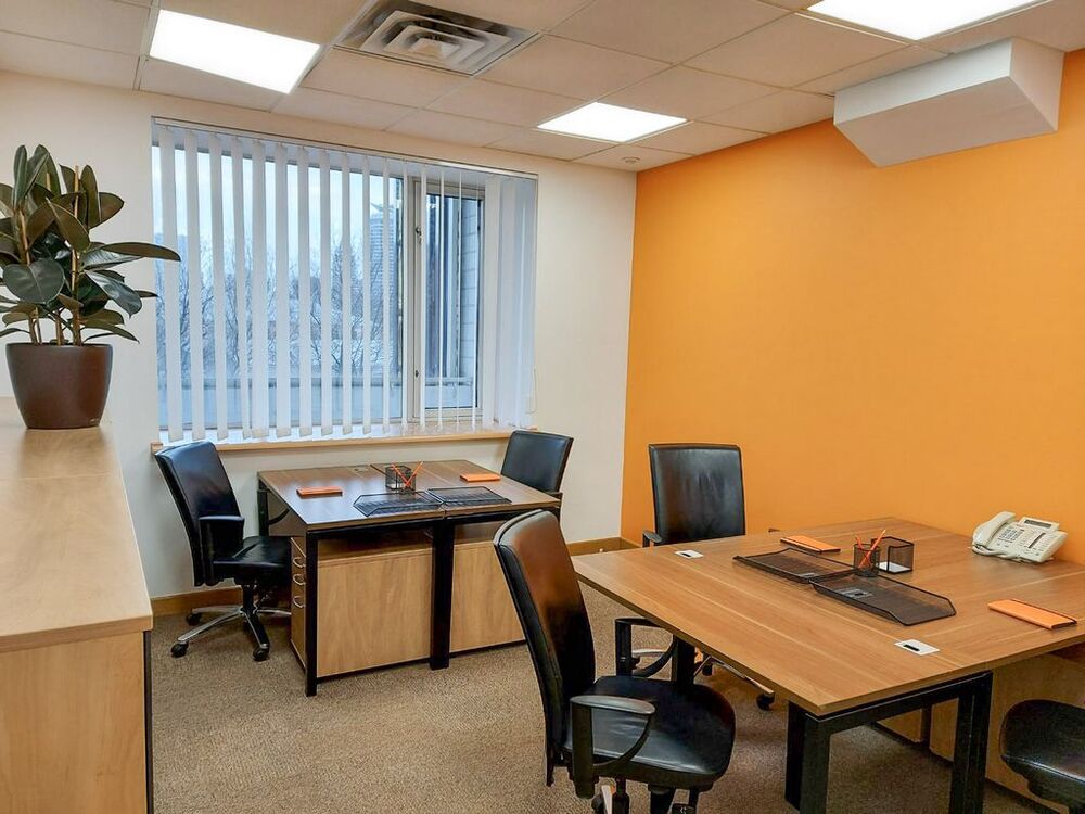 Приватний офіс для двох осіб у Regus City Horizon Tower