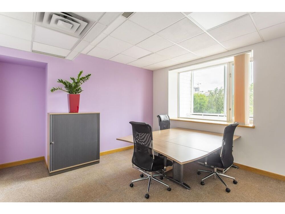 Все включено: професійний офіс для 4 осіб у Regus City Horizon Tower