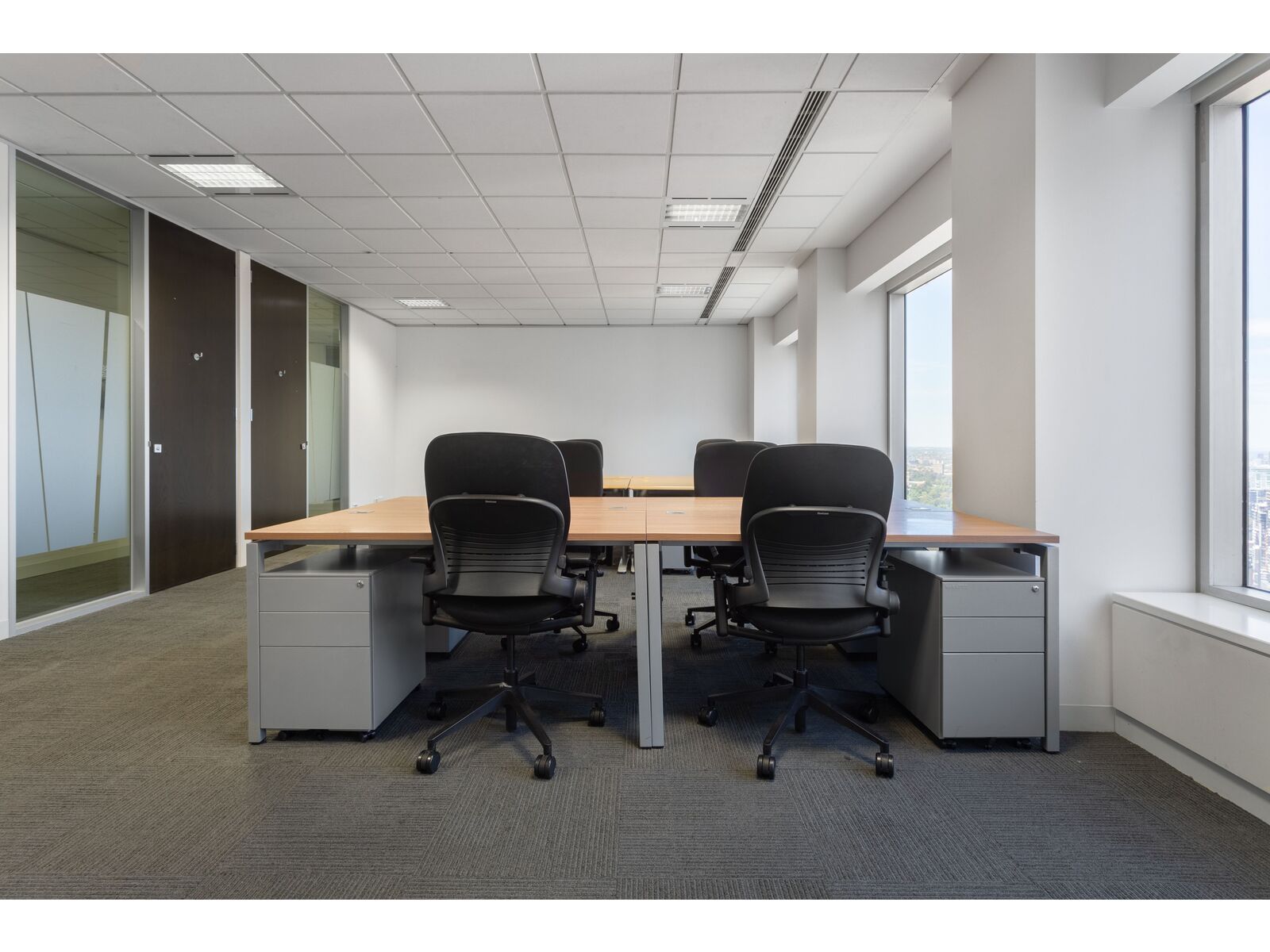 Усе включено: професійний офісний простір для 15 осіб у Regus City Horizon Tower