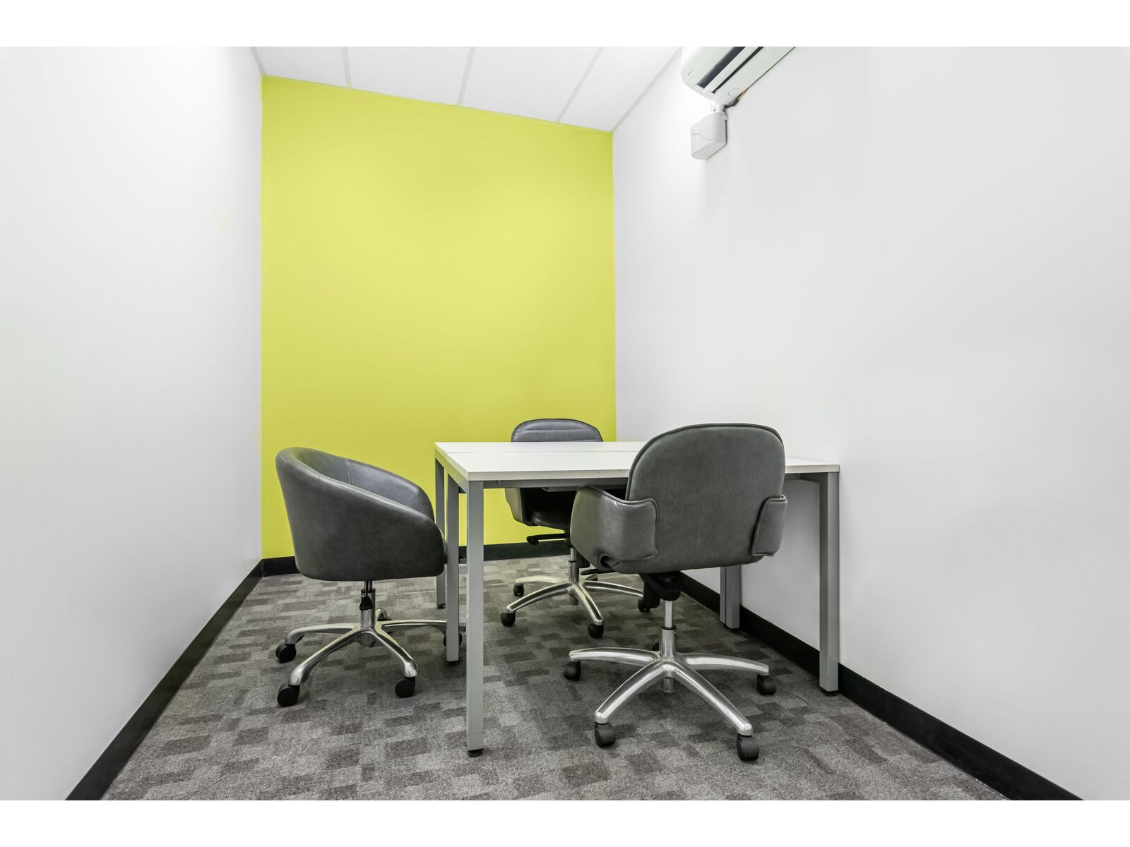 Все включено: професійний офіс для 4 осіб у Regus Horizon park