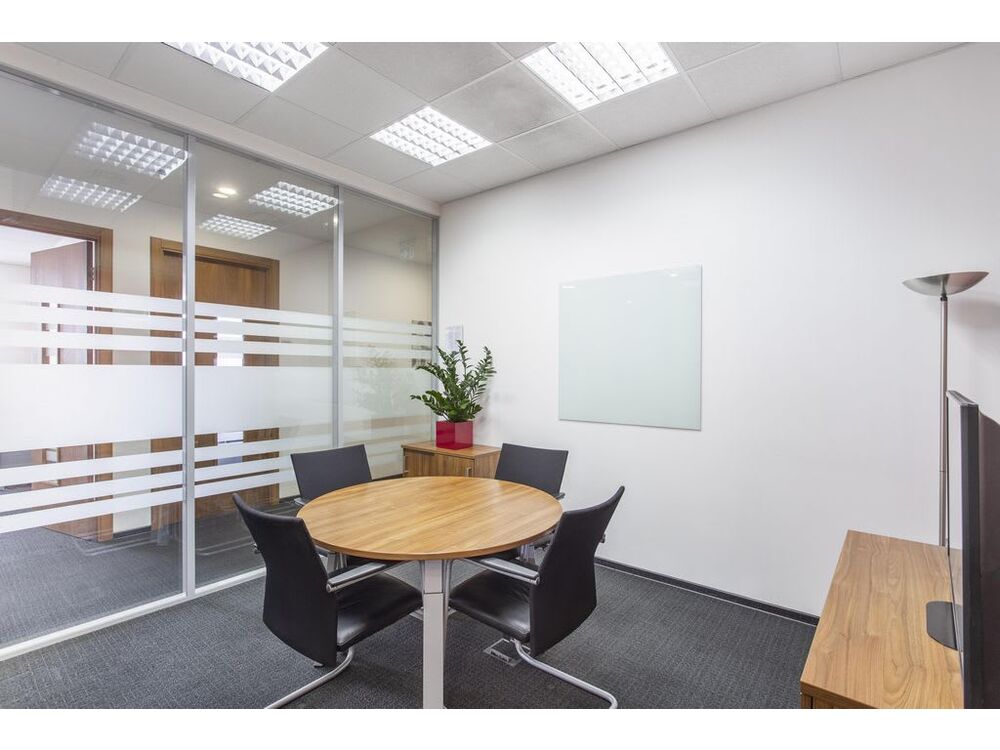 Все включено: професійний офіс для 4 осіб у Regus Gulliver