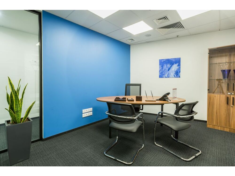 Приватний офіс для однієї особи в Regus IQ Centre