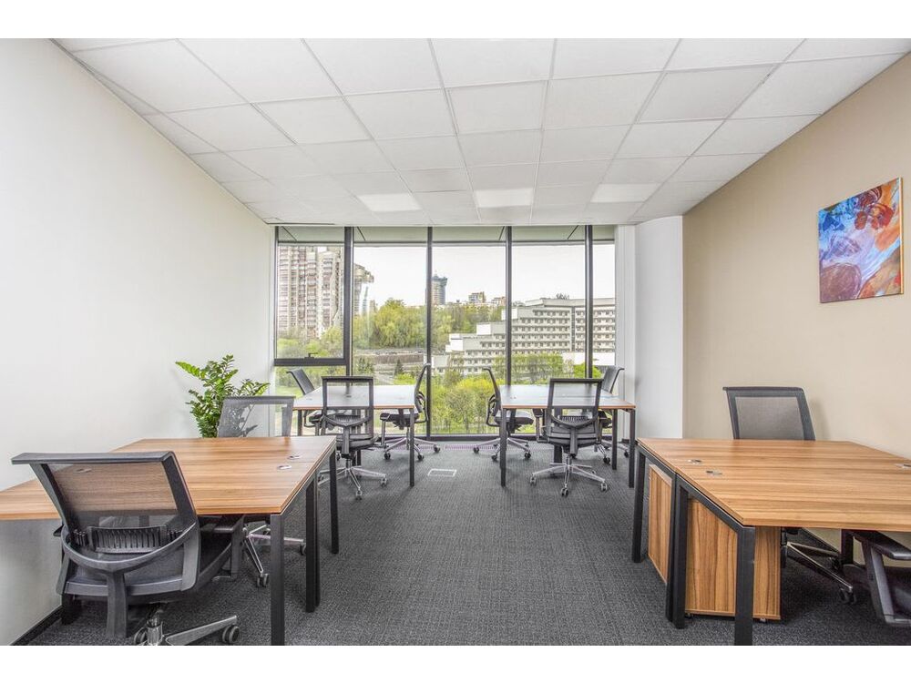 Повністю готовий офіс для 5 осіб у Regus IQ Centre