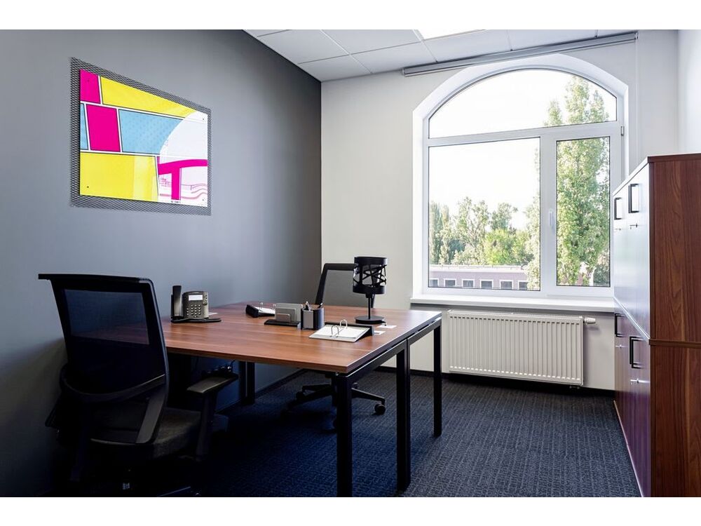 Приватний офіс для однієї особи в Regus Forum West Side