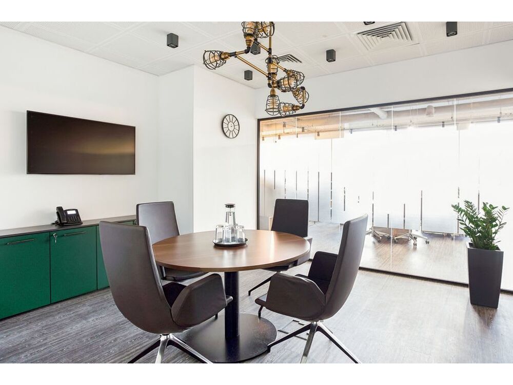 Все включено: професійний офіс для 4 осіб у Regus Forum West Side