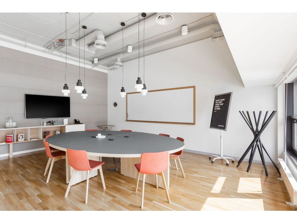 Повністю готовий офіс для 5 осіб у Spaces Maidan Plaza