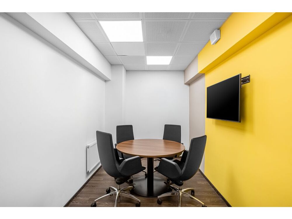 Все включено: професійний офіс для 4 осіб у Regus Podil Heritage