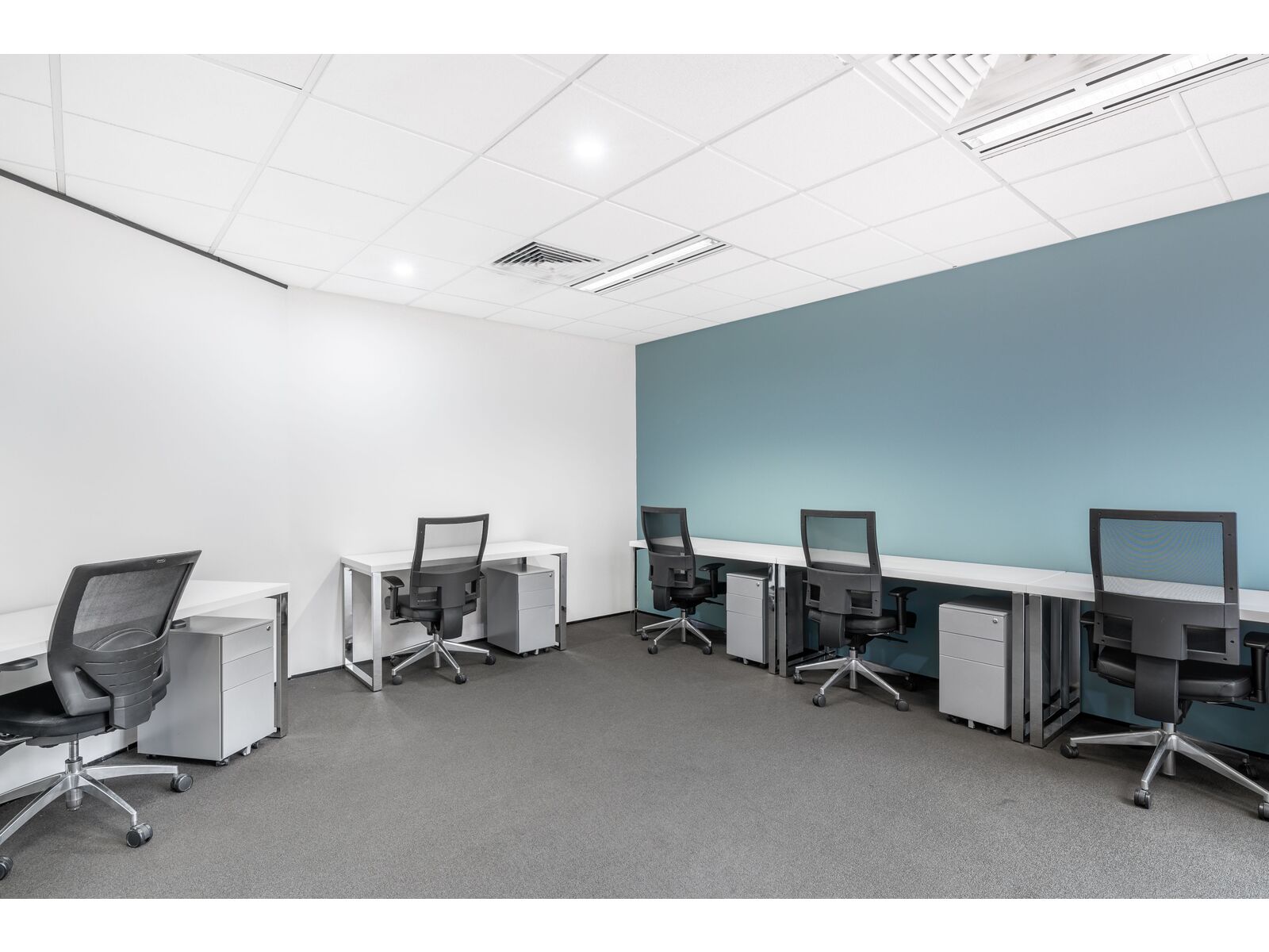 Усе включено: професійний офісний простір для 15 осіб у Regus KIVSH