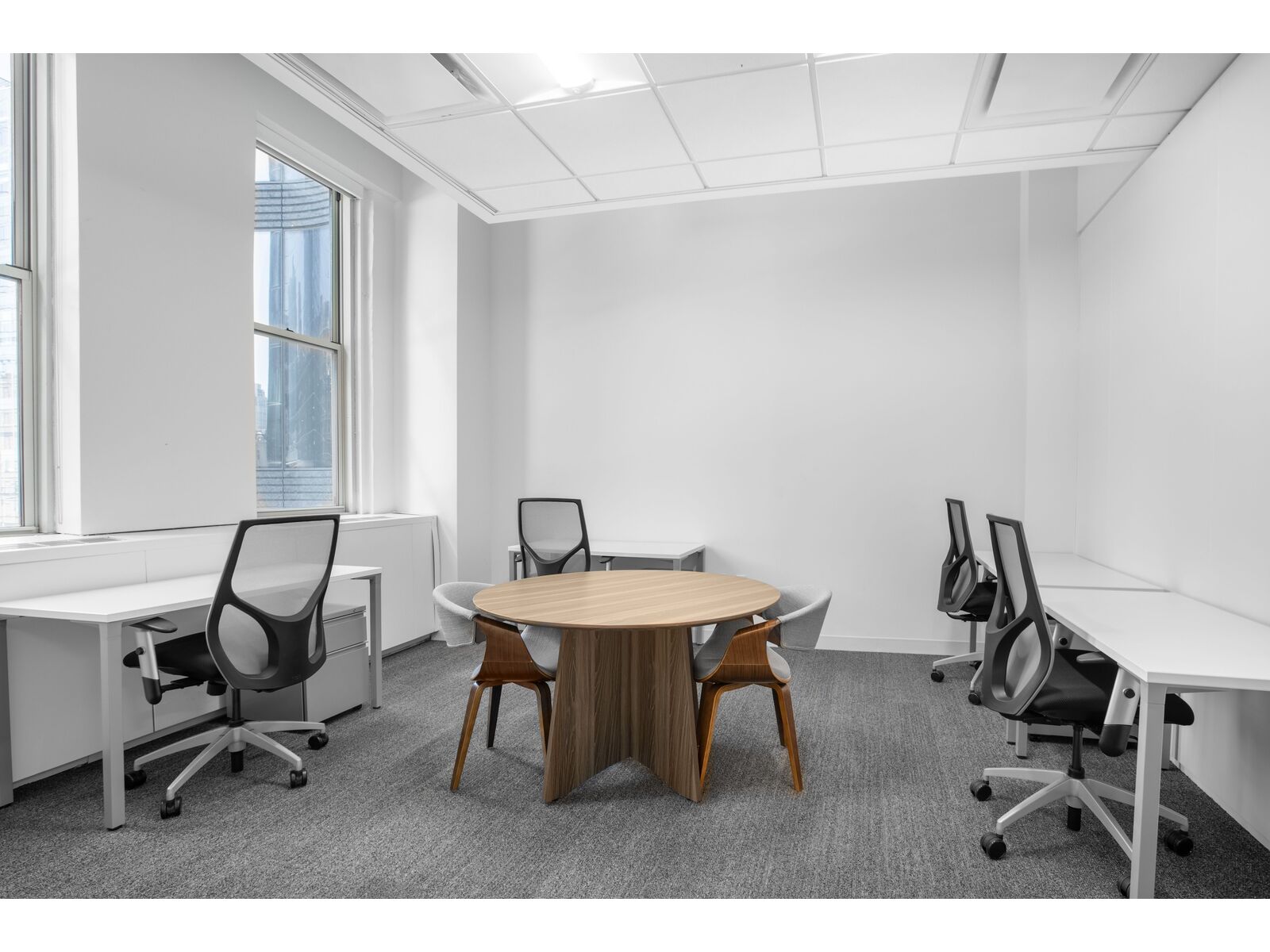 Готовий до роботи офіс відкритого планування для 15 осіб у Spaces Lviv Tech City