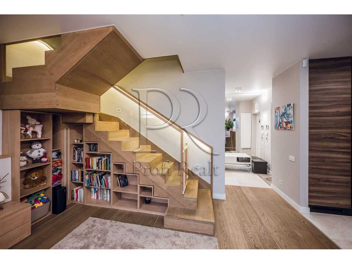 Продам 3-к квартиру Бучанський, Софіївська Борщагівка, Яблунева вулиця, 15. 