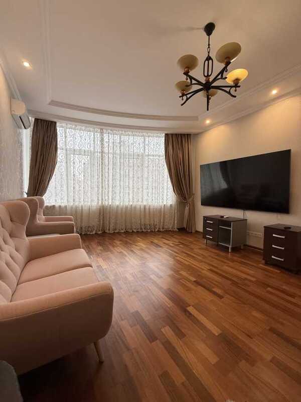 Продам 3-к квартиру Київ, Голосіївський, вул. Антоновича, 103. 