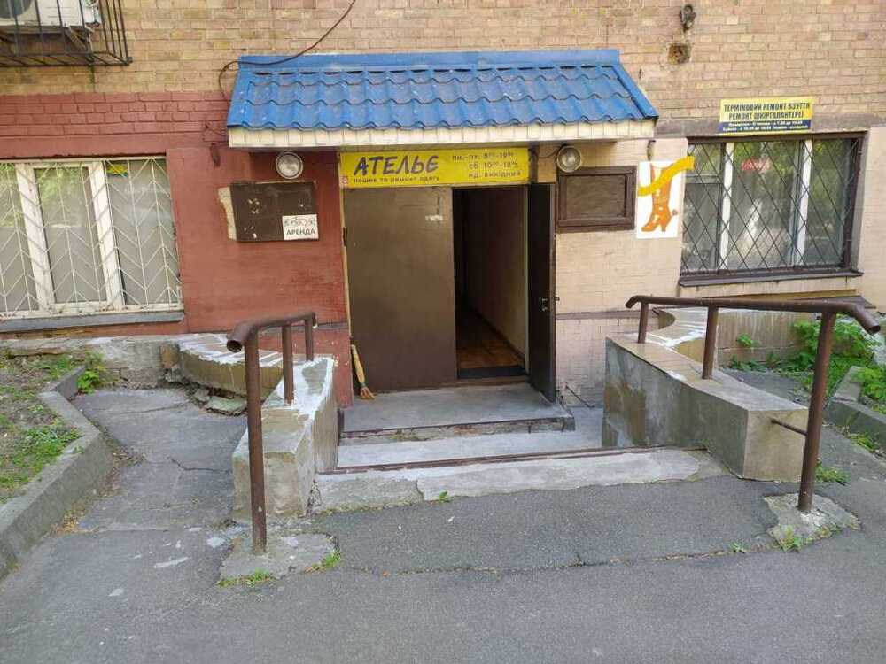 Продам  торгову площу Київ, Шевченківський, вул. Золотоустівська, 51. 