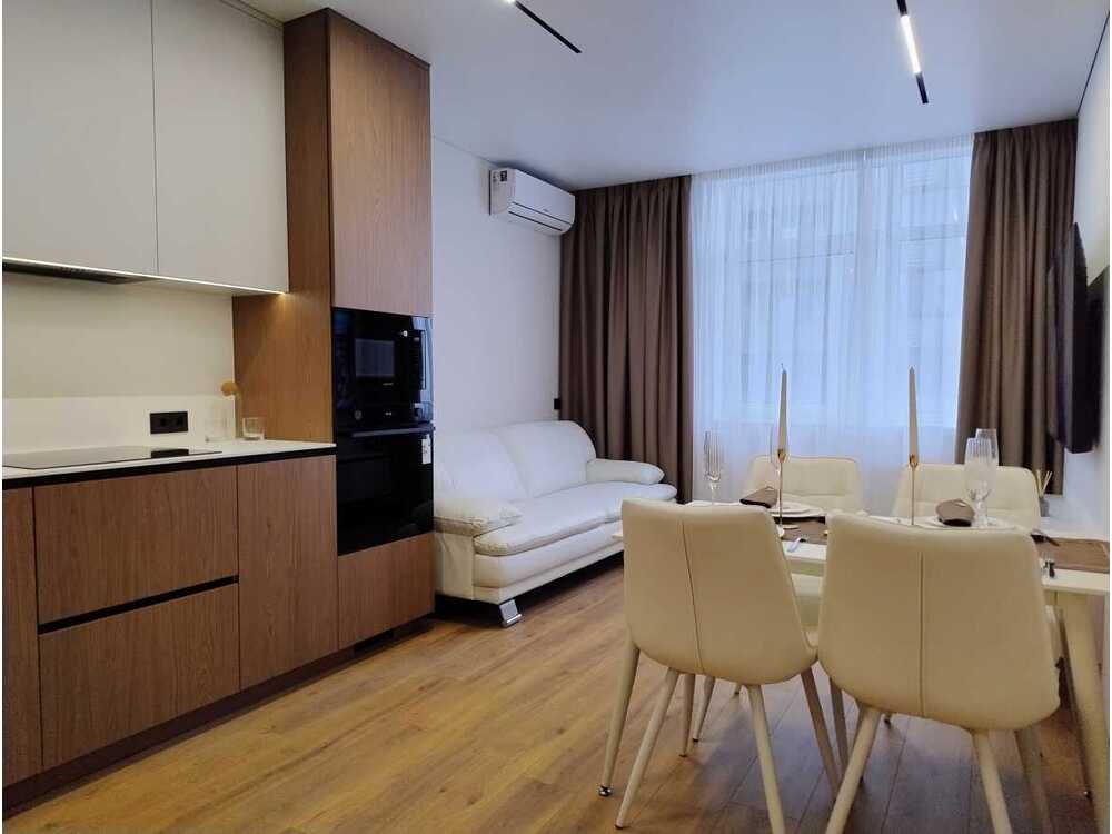 Продам 2-к квартиру Київ, Подільський, вул. Олександра Олеся, 5. 